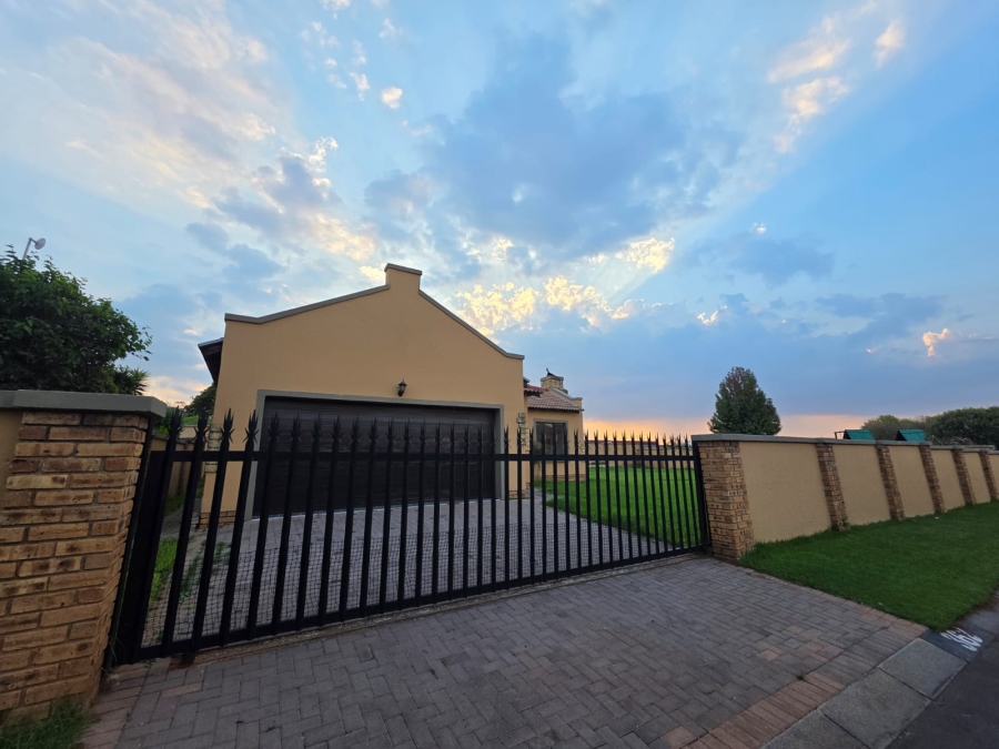 3 Bedroom Property for Sale in Dayanglen Gauteng