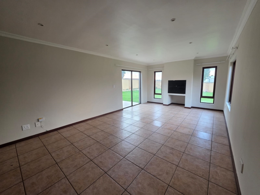 3 Bedroom Property for Sale in Dayanglen Gauteng