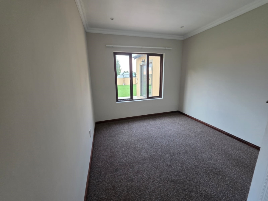3 Bedroom Property for Sale in Dayanglen Gauteng