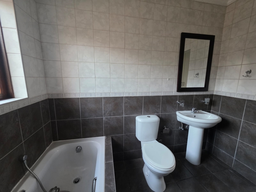 3 Bedroom Property for Sale in Dayanglen Gauteng