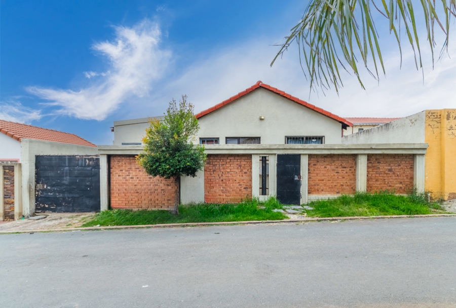8 Bedroom Property for Sale in Cosmo City Gauteng