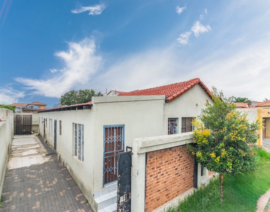 8 Bedroom Property for Sale in Cosmo City Gauteng