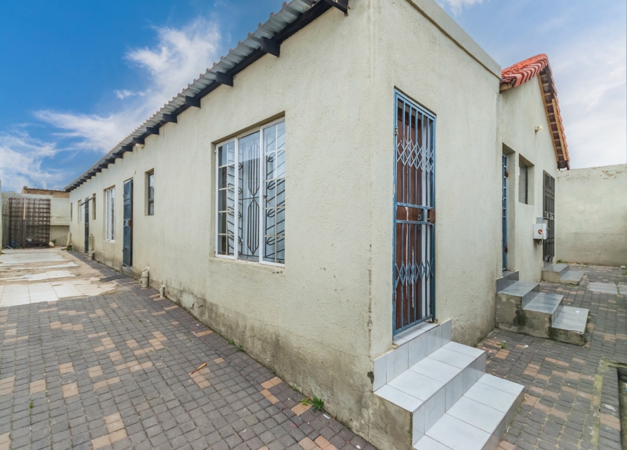 8 Bedroom Property for Sale in Cosmo City Gauteng