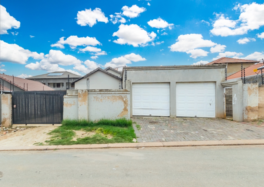 12 Bedroom Property for Sale in Cosmo City Gauteng