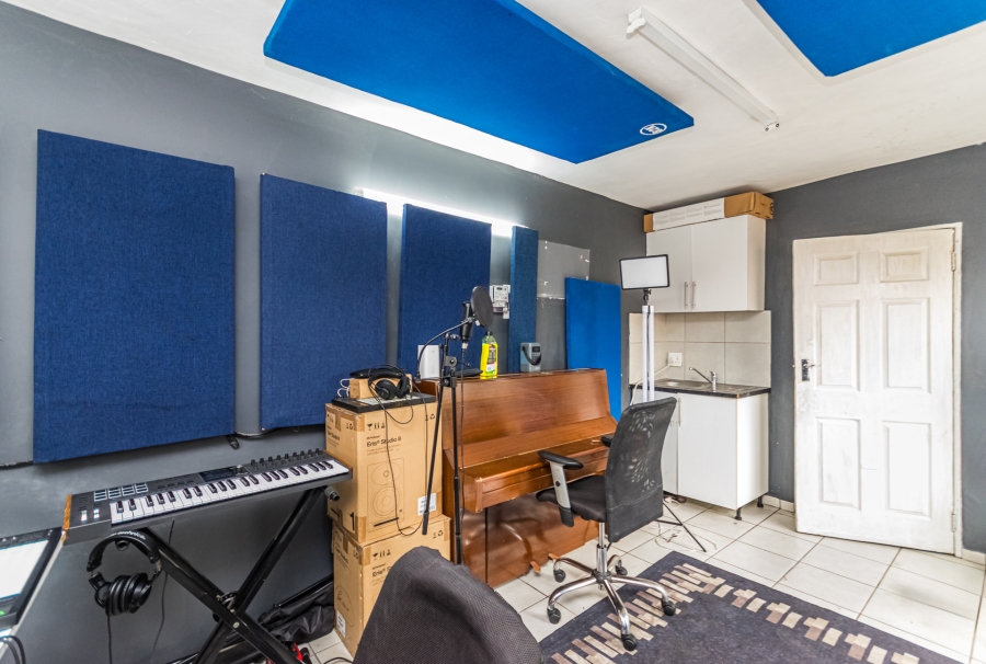 10 Bedroom Property for Sale in Cosmo City Gauteng