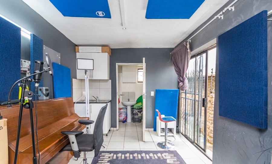 10 Bedroom Property for Sale in Cosmo City Gauteng