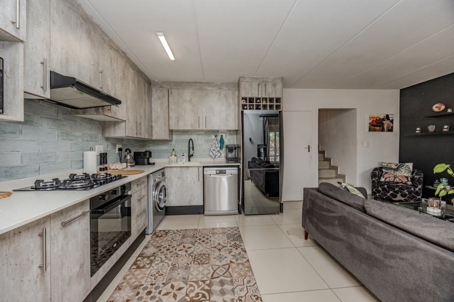 2 Bedroom Property for Sale in Wilgeheuwel Gauteng