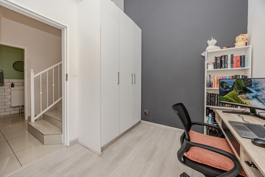 2 Bedroom Property for Sale in Wilgeheuwel Gauteng