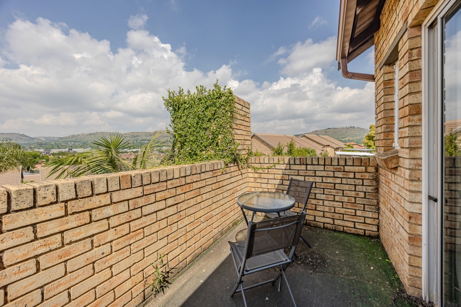 2 Bedroom Property for Sale in Wilgeheuwel Gauteng