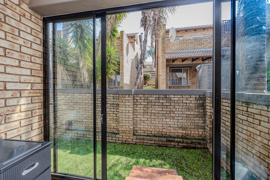 2 Bedroom Property for Sale in Wilgeheuwel Gauteng