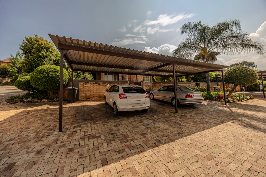 2 Bedroom Property for Sale in Wilgeheuwel Gauteng