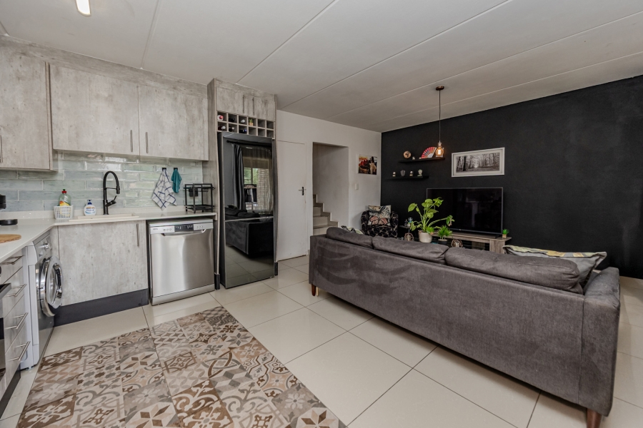 2 Bedroom Property for Sale in Wilgeheuwel Gauteng