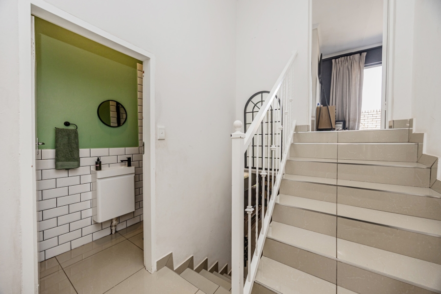 2 Bedroom Property for Sale in Wilgeheuwel Gauteng