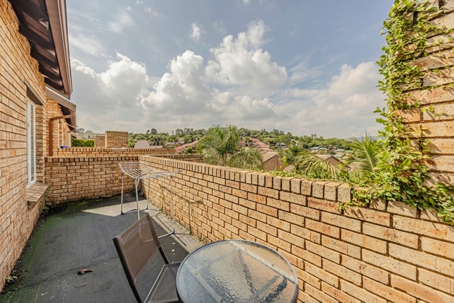 2 Bedroom Property for Sale in Wilgeheuwel Gauteng