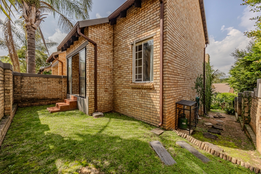 2 Bedroom Property for Sale in Wilgeheuwel Gauteng