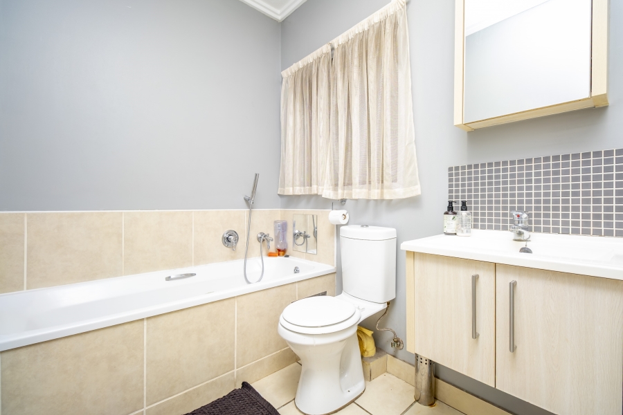 1 Bedroom Property for Sale in Lonehill Gauteng