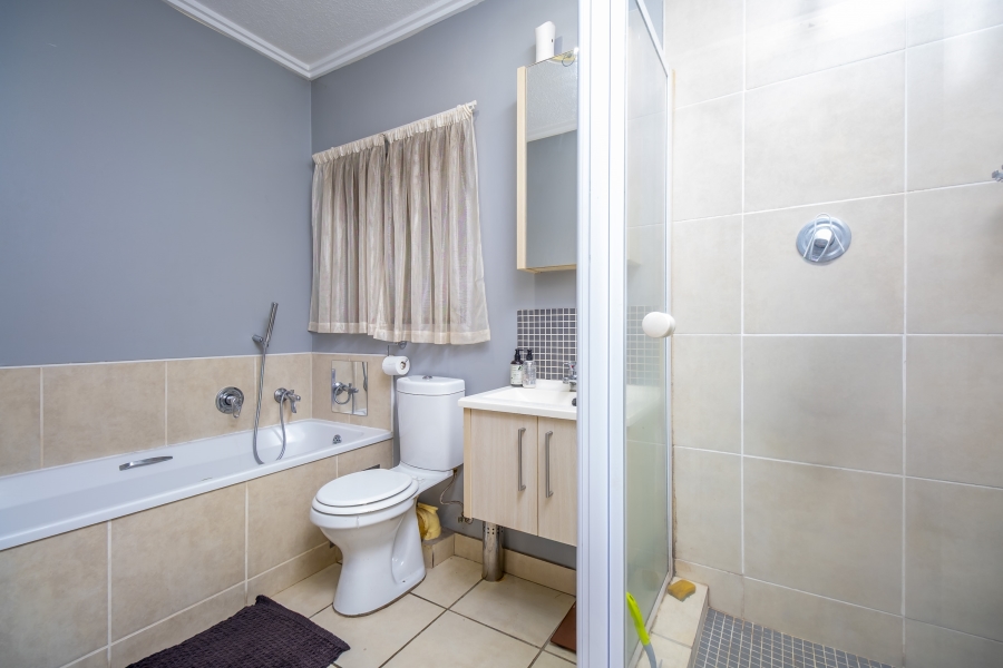 1 Bedroom Property for Sale in Lonehill Gauteng