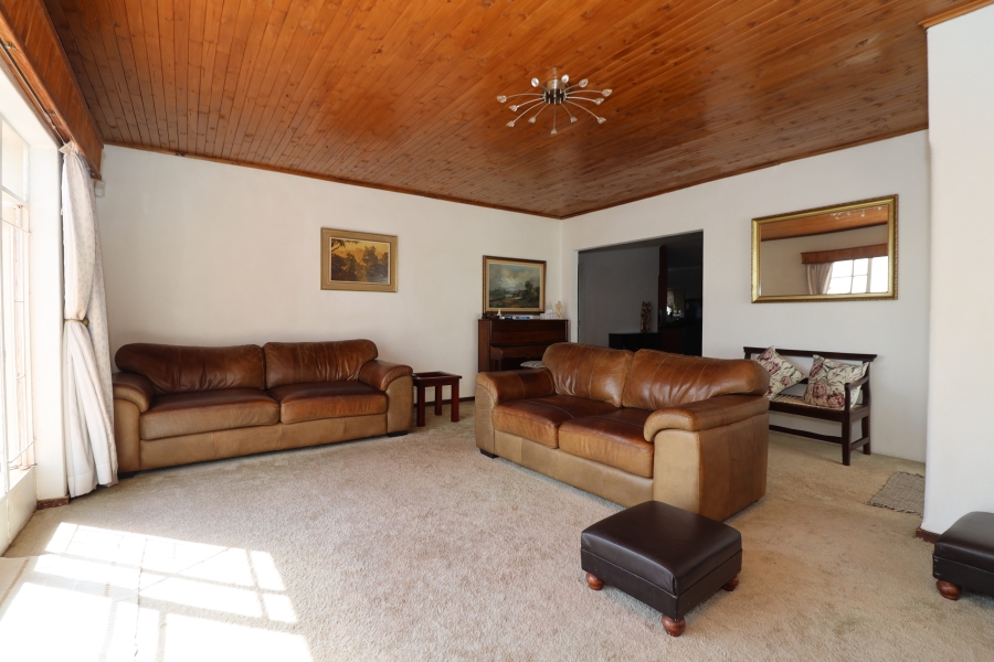 To Let 5 Bedroom Property for Rent in Roodekrans Gauteng