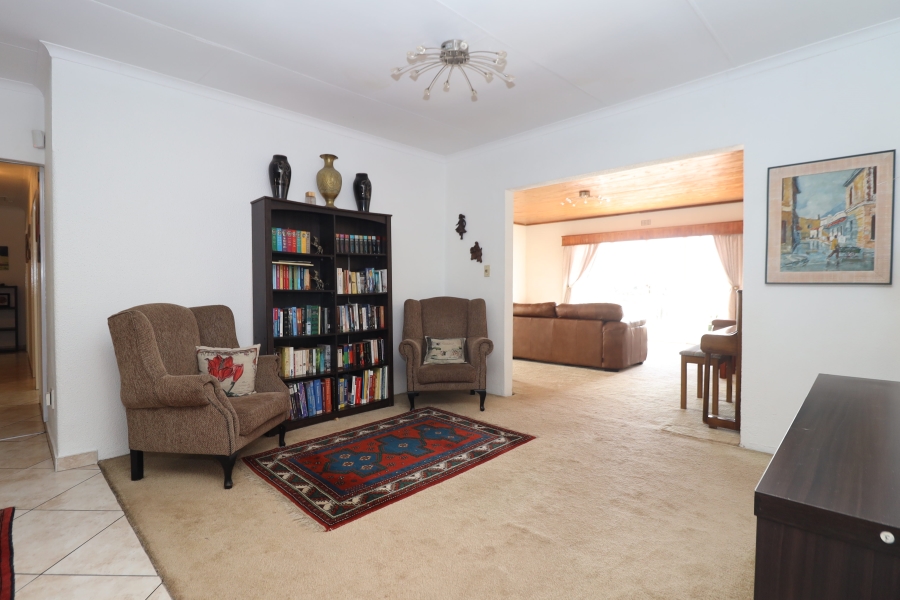 To Let 5 Bedroom Property for Rent in Roodekrans Gauteng