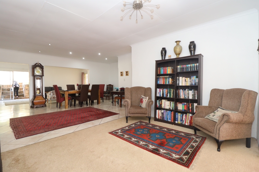 To Let 5 Bedroom Property for Rent in Roodekrans Gauteng