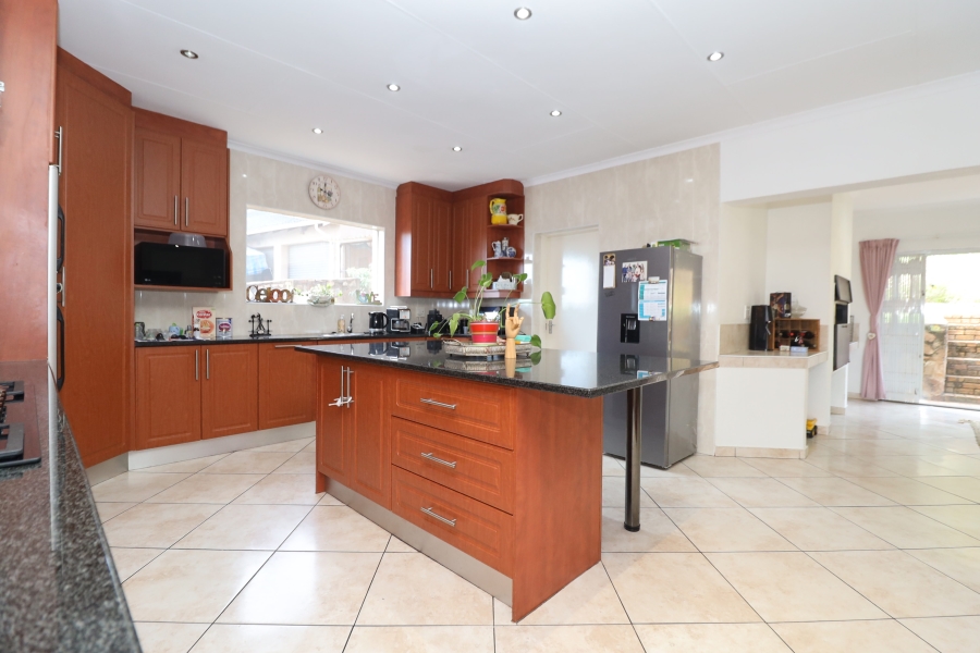 To Let 5 Bedroom Property for Rent in Roodekrans Gauteng