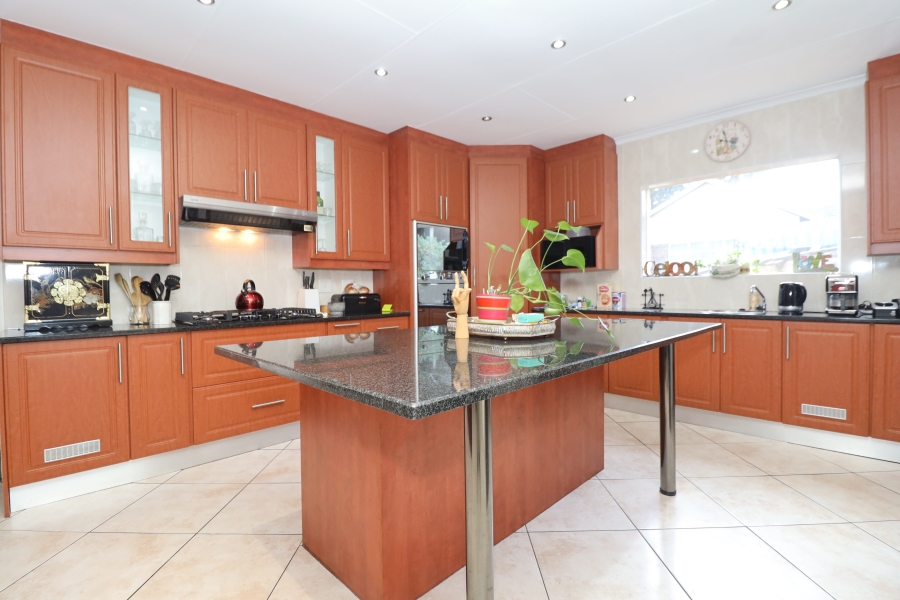 To Let 5 Bedroom Property for Rent in Roodekrans Gauteng