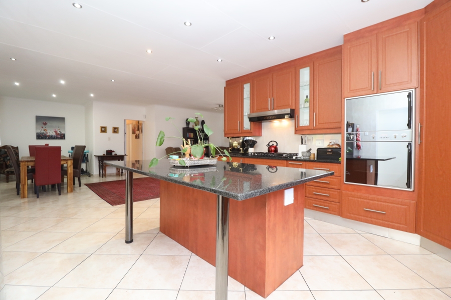 To Let 5 Bedroom Property for Rent in Roodekrans Gauteng