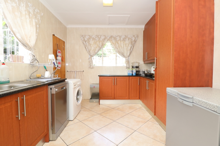 To Let 5 Bedroom Property for Rent in Roodekrans Gauteng