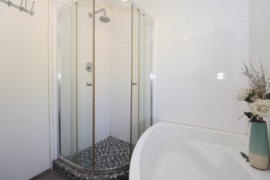 To Let 5 Bedroom Property for Rent in Roodekrans Gauteng