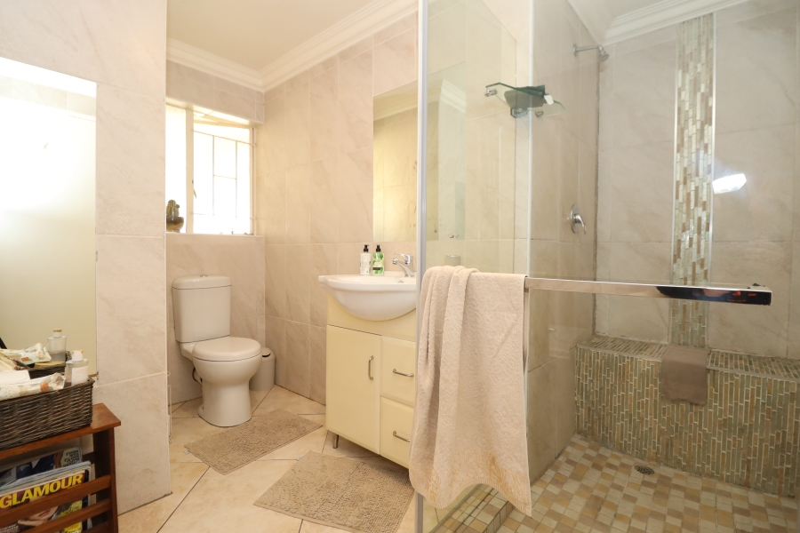 To Let 5 Bedroom Property for Rent in Roodekrans Gauteng