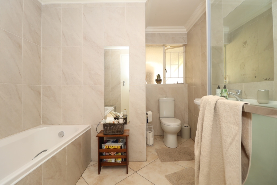 To Let 5 Bedroom Property for Rent in Roodekrans Gauteng