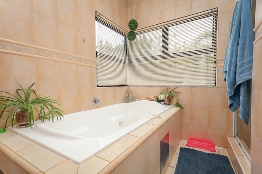 3 Bedroom Property for Sale in Kloofendal Gauteng