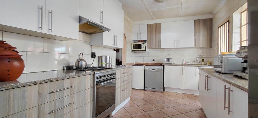 3 Bedroom Property for Sale in Bonaero Park Gauteng