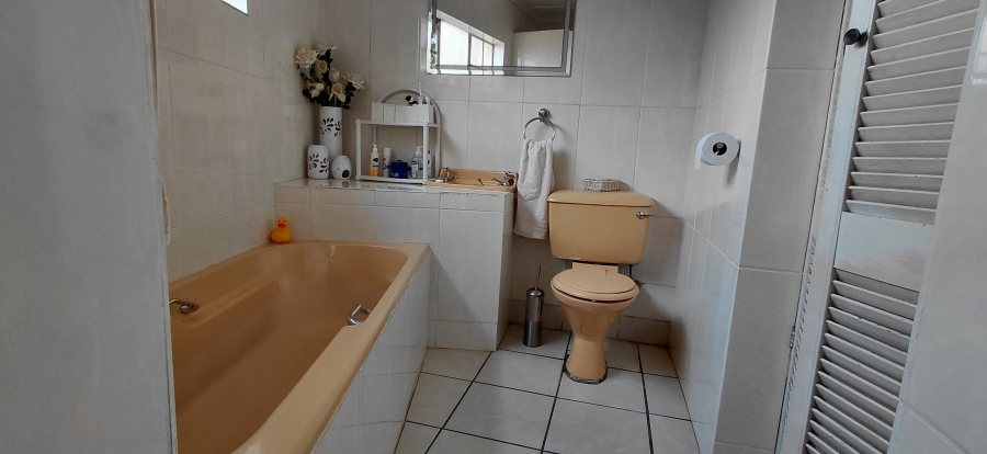 3 Bedroom Property for Sale in Bonaero Park Gauteng