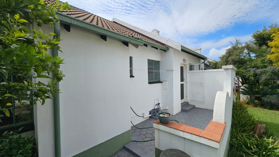 2 Bedroom Property for Sale in Die Hoewes Gauteng