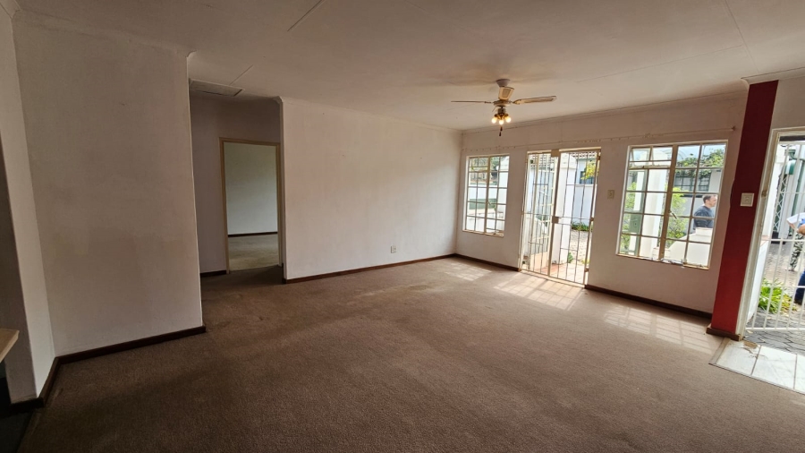 2 Bedroom Property for Sale in Die Hoewes Gauteng