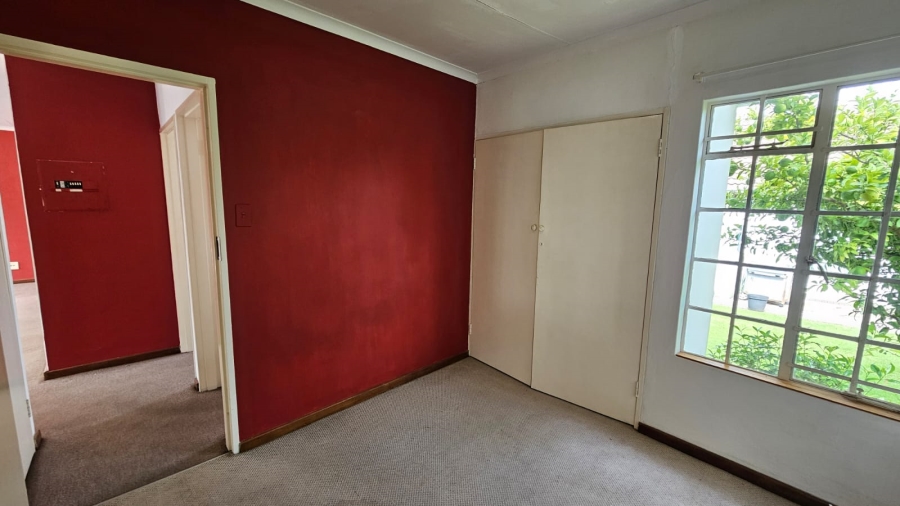 2 Bedroom Property for Sale in Die Hoewes Gauteng