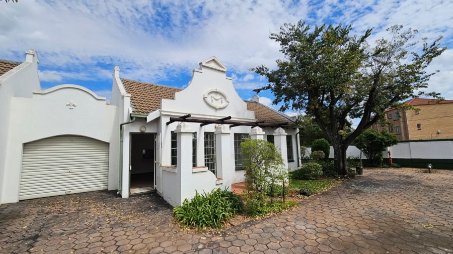 2 Bedroom Property for Sale in Die Hoewes Gauteng
