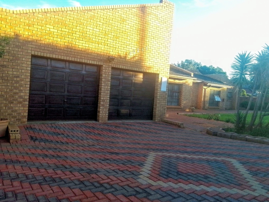 4 Bedroom Property for Sale in Kagiso Gauteng