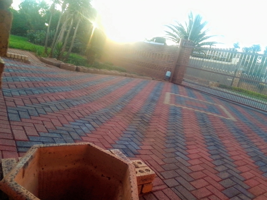 4 Bedroom Property for Sale in Kagiso Gauteng