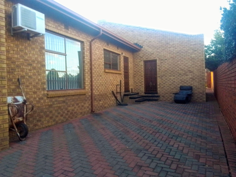 4 Bedroom Property for Sale in Kagiso Gauteng