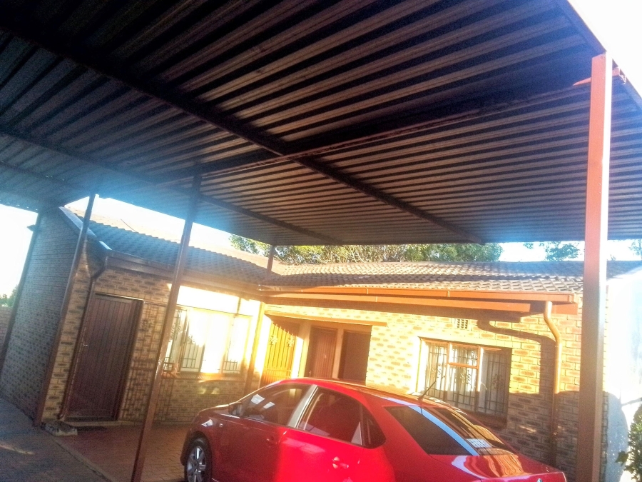 4 Bedroom Property for Sale in Kagiso Gauteng
