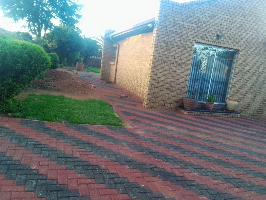 4 Bedroom Property for Sale in Kagiso Gauteng