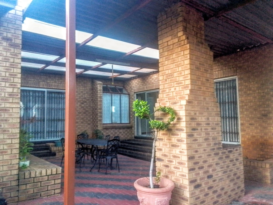 4 Bedroom Property for Sale in Kagiso Gauteng