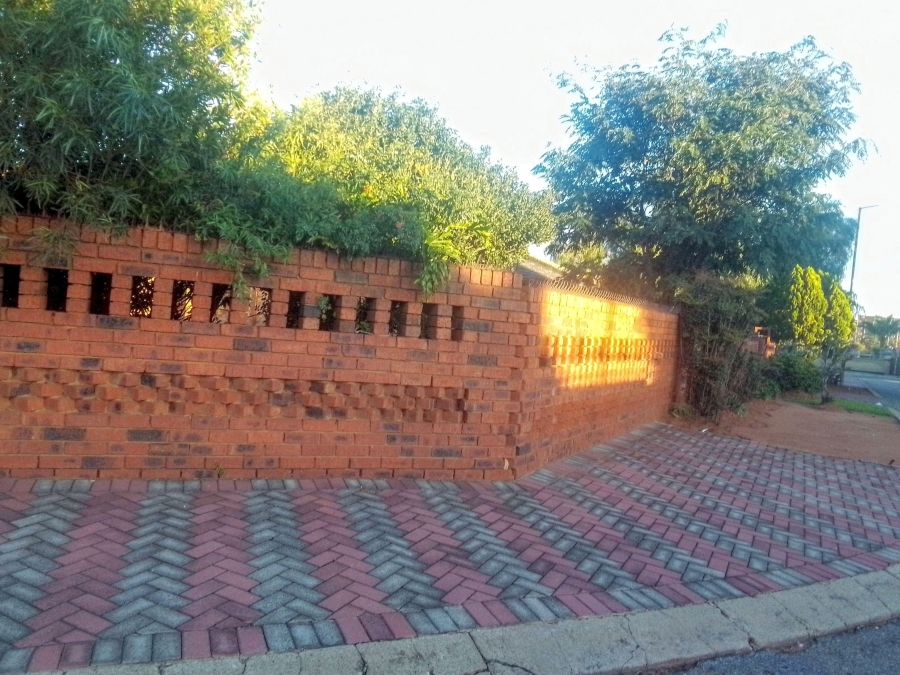 4 Bedroom Property for Sale in Kagiso Gauteng