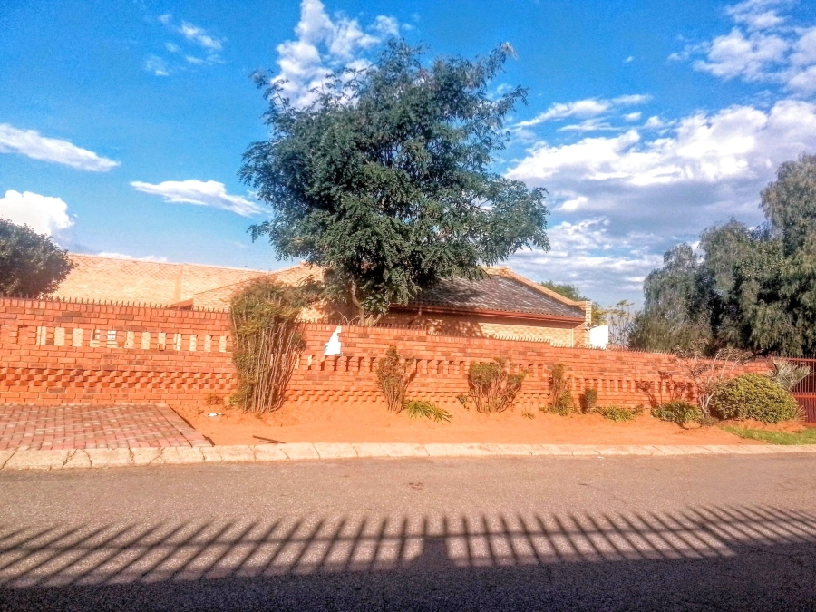 4 Bedroom Property for Sale in Kagiso Gauteng