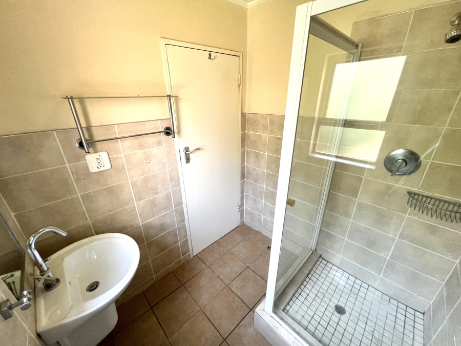 To Let 1 Bedroom Property for Rent in Halfway Gardens Gauteng