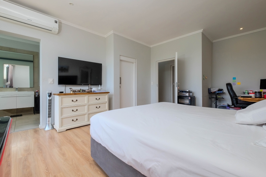 3 Bedroom Property for Sale in Hurlingham Gauteng