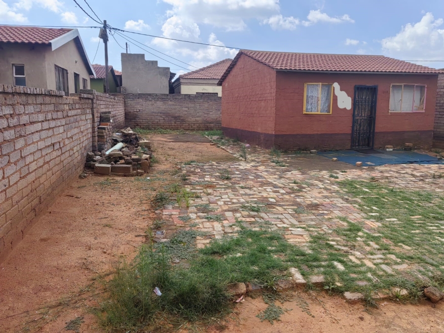 2 Bedroom Property for Sale in Mohlakeng Gauteng
