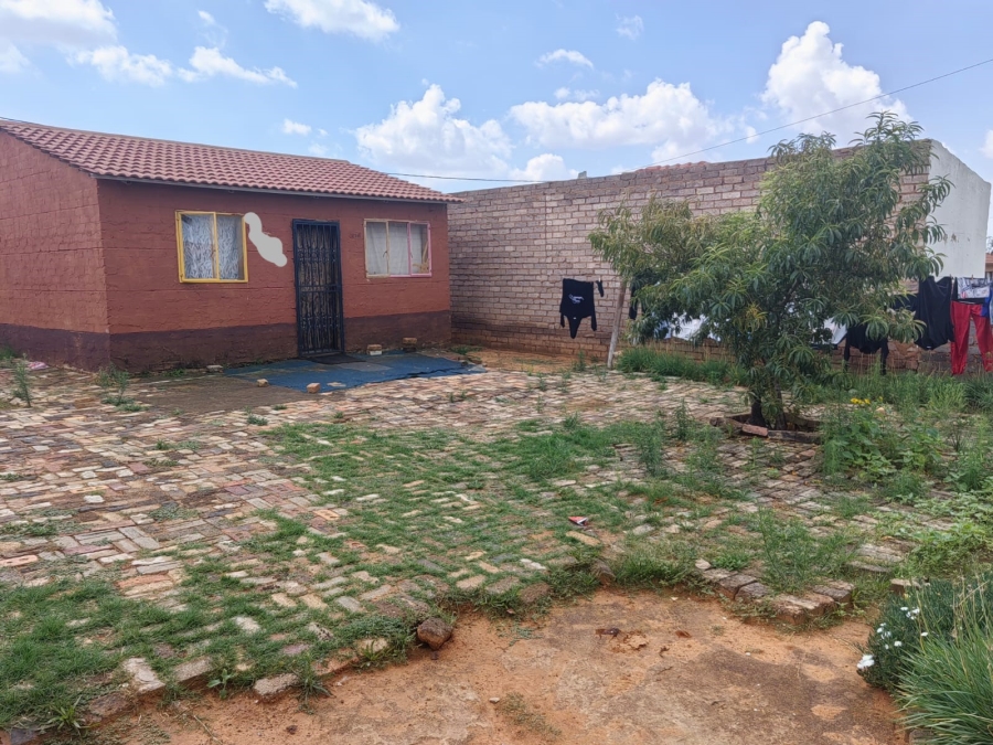 2 Bedroom Property for Sale in Mohlakeng Gauteng